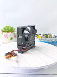 Quạt Tủ Lạnh TOSHIBA 14V 4 Dây Kích Thước 9cm x 9cm Cánh Đen NIDEC