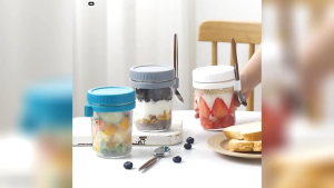 AKIRO HOME 350mL Portable Breakfast Oatmeal Cup Glass Sealed Salad Cup wt Spoon Overnight Oat Cereal Glass Jar Cawan Kaca 早餐杯