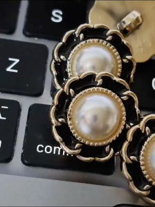 PROMO Isi 100Pcs Kancing Flower Hitam Dan Putih 15Mm(20L)