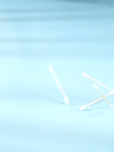 Hộp 500 tăm bông ráy tai thân tăm gỗ 2 đầu chất liệu bông COTTON được khử khuẩn siêu sạch chăm sóc tai an toàn