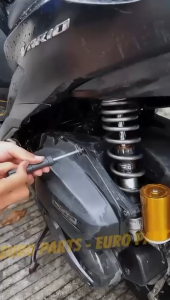 COVER FILTER VELOSCOPE VARIO 125 VARIO 150 PENUTUP BOX FILTER PELINDUNG BOK FILTER HONDA MODEL SLIM VARIO 125 ESP TECHNO FI LED CBS VARIO 150 FI LED CONNECTED PCX 150 CBU PCX CBU PNP