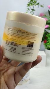 ซื้อ 1 แถม 1 SKS01 Milk Body Mark 250g. แถมฟรี Pearl & Vitamin C Body Cream SPF50PA+++ 250g. ครีมน้ำนมมาส์กผิวกาย แถม โลชั่นไข่มุกวิตซี