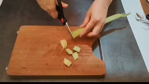 AT.Outlet ชุดกรรไกร 3 ชิ้น กรรไกรสแตนเลส สีดำ กรรไกรอเนกประสงค์ ใช้ตัดกระดาษใช้ในการทำอาหาร ทนทานแข็งแรงอายุการใช้งานนาน