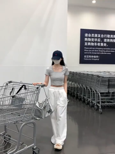 Yuki Shop💟เสื้อยืด🎉สาวฮอตแขนสั้นตรงไหล่สวมใส่ช่วงฤดูร้อนบางรัดรูปแขนสั้นด้านบนเฉพาะ