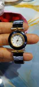 Đồng hồ nữ vitaroso dây chun second hand si nhật- đã qua sử dụng