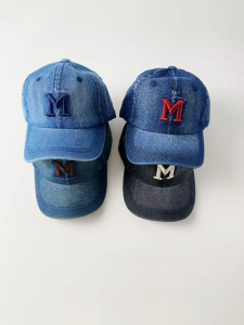 [พร้อมส่ง] หมวกเด็ก 1ปี-6ปี รอบหัว:50-52 cm. หมวก หมวกแก๊ป (Cap) ผ้ายีนส์ งานยีนส์ฟอกเฟด ปักฟอนต์อักษร M หมวกแก๊ปยีนส์ หมวกยีนส์ หมวกเด็กผู้ชาย หมวกเด็กผู้หญิง หมวกเด็กน้อย หมวกเด็กโต หมวกแฟชั่นเด็ก หมวกลายอักษร หมวกแก๊ปทรงเบสบอล สไตล์วินเทจ ปรับลดขนาดได้