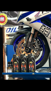 DUCKHAMS Racing Synthetic ( ESTER ) น้ำมันเครื่องมอเตอร์ไซค์เกรดเรซซิ่ง 10W40 1 ลิตร