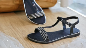 รองเท้าแตะรัดส้น แต่งสายเพชร สีขับผิวน่ารักมาก ใส่สบายไม่กัดเท้าใส่ได้หลายโอกาส #sy177