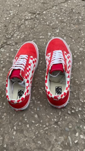 สวัสดีค่ะลูกค้าลูกค้าสินค้าทางร้านพึ่งมาใหม่ค่ะเป็นสินค้ามือสองของแท้ค่ะลูกค้าซื้อไปใส่ไม่ได้สมัครส่งของมาเปลี่ยนใส่ได้ค่ะเป็นสินค้ามือสองพร้อมกวางค้ารุ่นนี้มีไซด์ 39 ถึง 45 ค่ะ