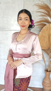 Setelan Kebaya Shimmer Cokorda dan Bawahan Kamen Jadi Knit Stretch Selendang Bali Modern