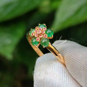 Mid Year Special Offer Five Green Cabochon Natural Type A Jadeite Jade set with 11 * 0.003 ruby on 18k Gold as a Ring certificate included weigh 2.15 grams finger size 18mm (18kring18)