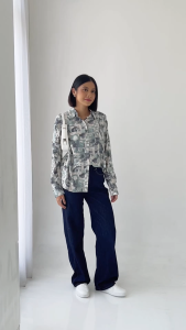 Ixora Nuna Oversized Shirt - Kemeja Wanita Oversize Lengan Panjang Motif Abstrak