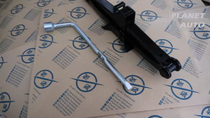 Toolkit Set Dongkrak Jembatan Mobil 2 Ton & Kunci Roda 21mm Lancip