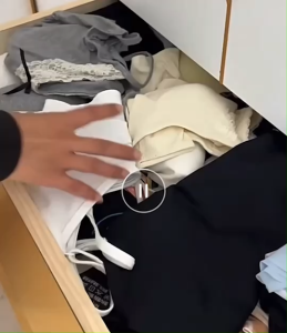 ไม้แขวนเสื้อ แขวนชุดชั้นใน ตะขอไม้แขวนผ้าพันคอ เข็มขัด ประหยัดพื้นที่ตู้เสื้อผ้า หมุนได้ พร้อมส่ง