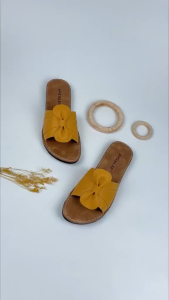 Sandal Wanita Slop Flat Sol Karet Anti Licin Motif Bunga Cantik Avenlee Orchid