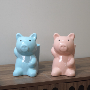 Chậu trồng cây gốm hình heo màu đen bóng - Made4home