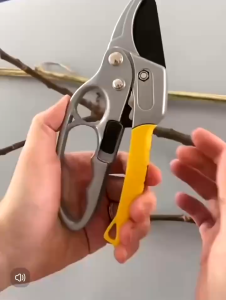 SK5 กรรไกรตัดกิ่ง กันไกรตัดกิ่งไม้ กรรไกรแต่งกิ่ง กรรไกรตัดต้นไม้ กรรไกรทำสวน เบาแรงกด ตัดง่าย