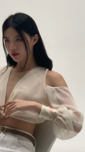 Melyn-Moleen-เสื้อครอปเปิดไหล่