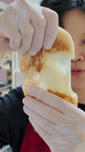 โฮต๊อก เซียนแป้ง ไส้ชีส ร้านดัง ทำใหม่ทุกชิ้น (แพคละ 2 ชิ้น) Hotteok นุ่มหนึบ