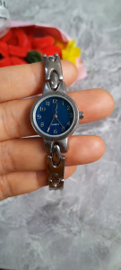 Đồng hồ nữ mặt tròn màu xanh second hand- si nhật đã qua sử dụng