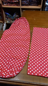 My Mom Urung Bantal Guling Polkadot Merah Resleting Obras Katun Tebal Buat Diisi Kapuk Dakron