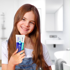 ELGYDIUM Junior Mild Mint Toothpaste + Junior Toothbrush Pack