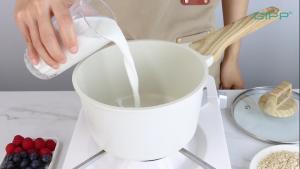 Gipp Japanese Style Milk Pan Sauce Pan with Lid: 16/18/20cm A Nourishing Companion for Baby Food Enhanced with Non-Stick Coating and Comfortable Wooden Handle Compatible with All Stove Types