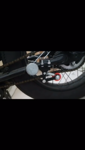 ดันโซ่อลูมิเนียม ตัวปรับความตึงโซ่รถจักรยานยนต์ ตัวดันโซ่ประคอง โซ่วิบากสลักเกลียวลูกกลิ้งชิ้น ส่วนรถจักรยานยนต์ เครื่องมืออรรถประ