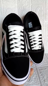 Sepatu Vans Old School: Solusi Fashion untuk Sekolah, Kuliah, dan Kerja
