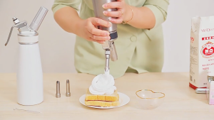 [EZY4LIFE]  Dispenser Pengocok Keluli Tahan Karat Professional Stainless Steel Cream Gun Whipper Dispenser Coffee Dessert Cake DIY Bake Tools