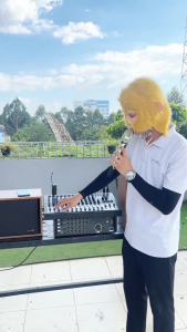 Bàn Trộn Mixer MTMAX FX22 Plus – 12 Dường Line Tích Hợp Nguồn 48V 99 Hiệu Ứng DSP Hát Livestream Thu Âm Karaoke Với Dàn Âm Thanh Gia Đình