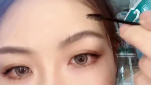 Brow Stying Wax With Brush Waterproof Long-Lasting 3D Feathery Wild Brow Styling Easy To Use