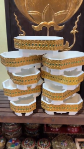 กี่ ไม้จามจุรี กี่น้ำชา กี๋ สีขาว ลายหนอนขียนทอง ย9x ก5.5 xส3.5 นิ้ว ถาดไม้ วางน้ำชา แก้วน้ำ วางของ สวยหรู สำหรับเสริฟน้ำผู้ใหญ่ ชุดถวายน้ำพระ