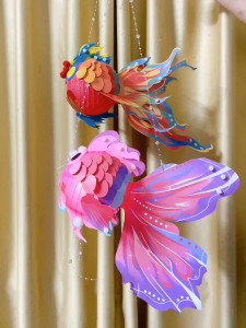 Đồ chơi trung thu - lồng đèn cá có đèn tự thiết kế giúp bé thể hiện tài năng khéo léo sáng tạo