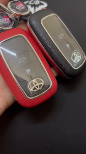 เคสรีโมทรถ Toyota Yaris Cross Yaris Ativ 2024 Veloz 2022 หุ้มหนังสองสี สามารถดึงกุญแจในรีโมทได้ ด้านหน้าปุ่มกดปกป้องกันรอยด้วยวัสดุใส TPU เคสพลาสติกแข็ง ABS หุ้มหนัง
