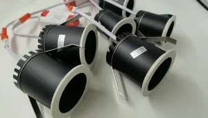 ช่องสปอตไลท์ Led ขนาดเล็กแบบฝังขนาด3/4/5ซม. หรี่แสงได้โคมไฟดาวน์ไลท์ขนาดเล็ก3W 5W 7W 9W ตู้ไวน์ป้องกันแสงสะท้อนลึก