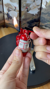 HCM Bật Lửa Xài Gas Móc Khóa Hình Bình Chữa Cháy Độc Lạ