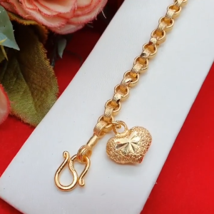 สร้อยข้อมือทองลายทาโร่ห้อยจี้หัวใจตัดลาย ความยาว 6.57 นิ้ว ใช้ได้ทุกโอกาส ใส่อาบน้ำได้ งานสวย พร้อมส่ง