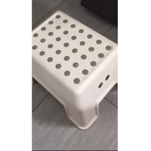 WMO IK50291332: Bangku Tangga Anak Dengan Anti Slip Tinggi 25cm