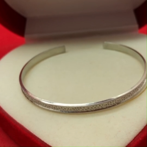 กำไล C โรเดียม ฟรีไซส์ ชุบโรเดียม แฟชั่น ปรับขนาดได้ ใส่ได้ทุกโอกาส ใส่อาบน้ำได้ รูปถ่ายจากสินค้าจริง