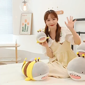 Gấu bông cá mập cosplay ong vàng dễ thương siêu mềm mịn (25cm----35cm) cá mập lai ong vải miniso 4 chiều co giãn hàng xịn cao cấp loại 1 an toàn cho trẻ nhỏ
