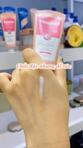 Kem Dưỡng Da Tay Và Móng Vaseline Deep Moisture 60ml giúp bạn chăm sóc da tay mềm mại hơn