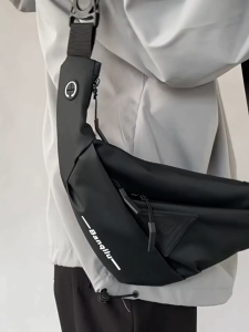 กระเป๋า แฟชั่น ช่องหูฟัง {พร้อมส่ง}