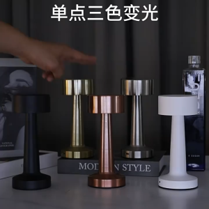 โคมไฟตั้งโต๊ะ โคมไฟ LED ตั้งโต๊ะแบบสัมผัสชาร์จไฟได้3สี โคมไฟหัวเตียง ตกแต่งห้อง โต๊ะอาหาร ชาร์จ USB แบบเรียบง่ายข้างเตียงบาร์ไฟตกแต่งกลางแจ้งไฟกลางคืน