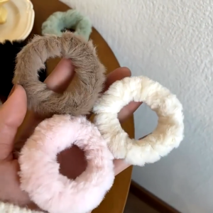 Scrunchies Ikat Rambut Bulu kecil / Ikat Rambut Gaya Korea / Kunciran Scrunchies Model Korea / Ikat Rambut Cepol / Ikat Rambu Pom Pom / Ikat Rambut Korean Ponytail / Ikat Rambut Lucu / Karet Bulu Halus / Ikat Rambut Bulu Halus / Ikat Rambut Polos