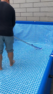 แปรงทำความสะอาดสระว่ายน้ำอลูมิเนียมขนาด 18 นิ้ว อุปกรณ์ทำความสะอาดสระว่ายน้ำ สีเทา