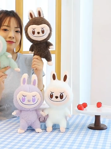 พร้อมส่ง ตุ๊กตาลาบูบู Labubu 10สี35ซม น่ารักทุกสีเลยส เหมาะสำหรับให้เป็นของขวัญตุ๊กตาลาบูบูLabubu ไตล์ฮอต ตุ๊กตาการ์ตูนสุดน่ารัก หลายสีน่ารักมาก