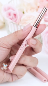 จีน่า แกรม อายไลเนอร์ กันน้ำ เส้นเล็ก 0.6g G70 Gina Glam Lasting Quick-Dry Eyeliner