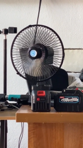 (Quạt Tĩch Điện Quạt Pin Makita hàng chính hãng )  Pin 10 Cell Dùng Liên Tục 8H Quạt Để Bàn Tích Điện 2 Cấp Độ Gió  CÓ TÚP LĂNG QUAY ĐẢO CHIỀU Siêu Mát