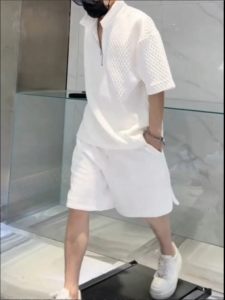 ฤดูร้อนเนื้อบางความรู้สึกจีบแขนสั้นกางเกงขาสั ้นชุดสูทสองชิ้นของผู้ชายสไตล์อเมริกันทอดถนนผู้ชายตัวเล็กไม่มีเพศที่จะสวมใส่